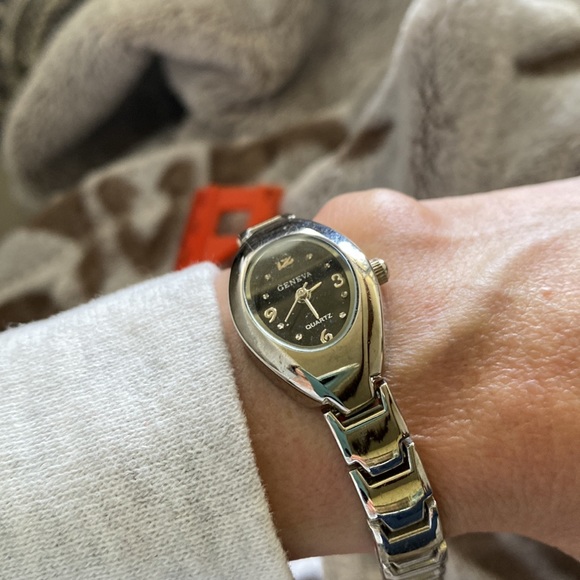 Gorgeous Geneva Quartz Watch black face with jewels - Picture 5 of 5